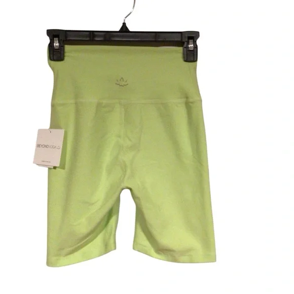 BEYOND YOGA LIME SPACEDYE AT YOUR LEISURE HIGH WAISTED BIKER SHORTS size S - Picture 3 of 4